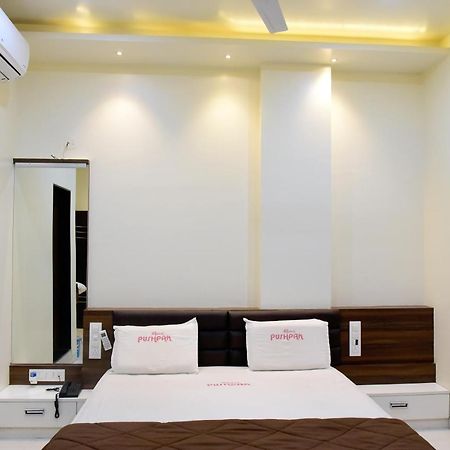 Hotel Pushpak Сатара Экстерьер фото