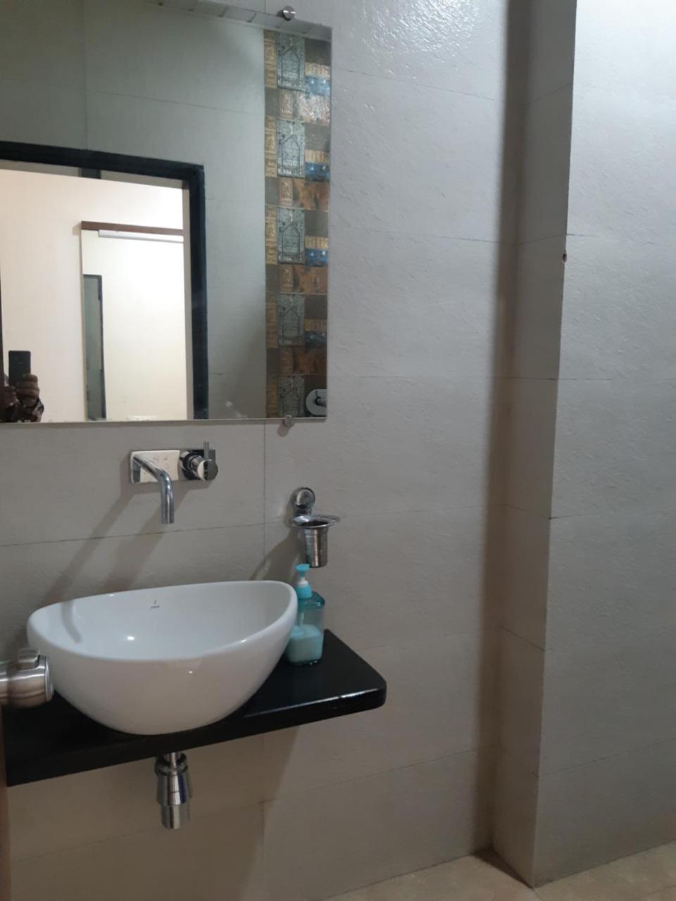 Hotel Pushpak Сатара Экстерьер фото